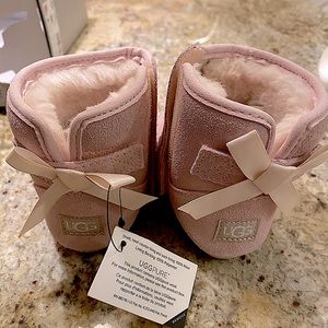 Infant ugg jesse boots with bow